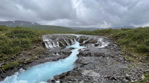 Долина гейзеров Строккюр (Strokkur), Водопад Гюдльфосс (Gullfoss), Скрытый голубой водопад Бруарфосс (Brúarfoss), Вечерний Рейкьявик (Reykjavík)