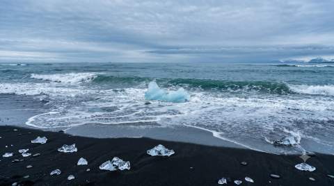 Ледниковая лагуна Йёкюльсаурлоун (Jökulsárlón), Бриллиантовый пляж (Diamond Beach)
